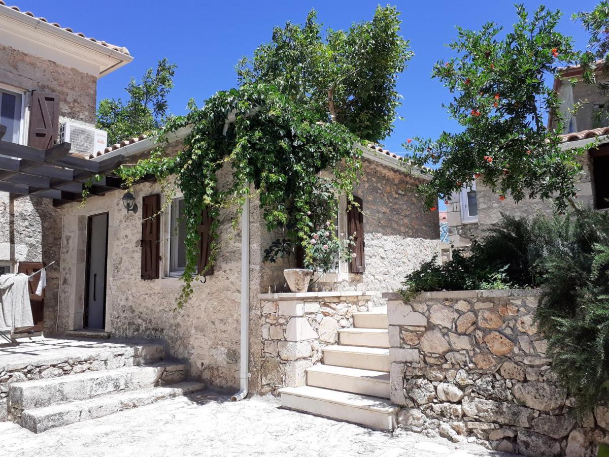 Villa Callisto- Elegant Restored Villa With Pool Yírion Екстериор снимка