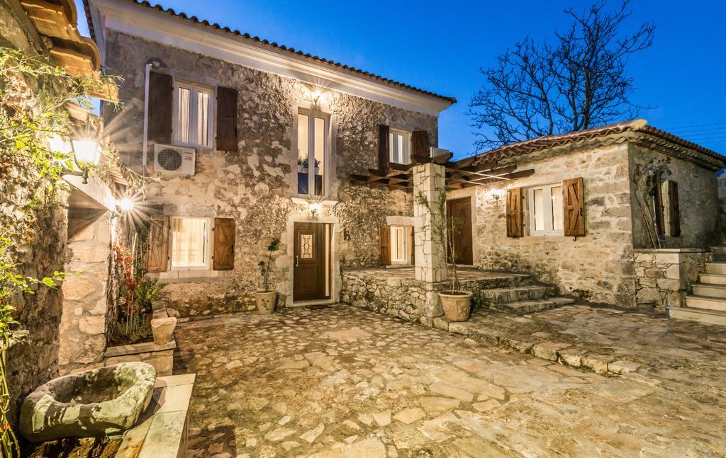 Villa Callisto- Elegant Restored Villa With Pool Yírion Екстериор снимка
