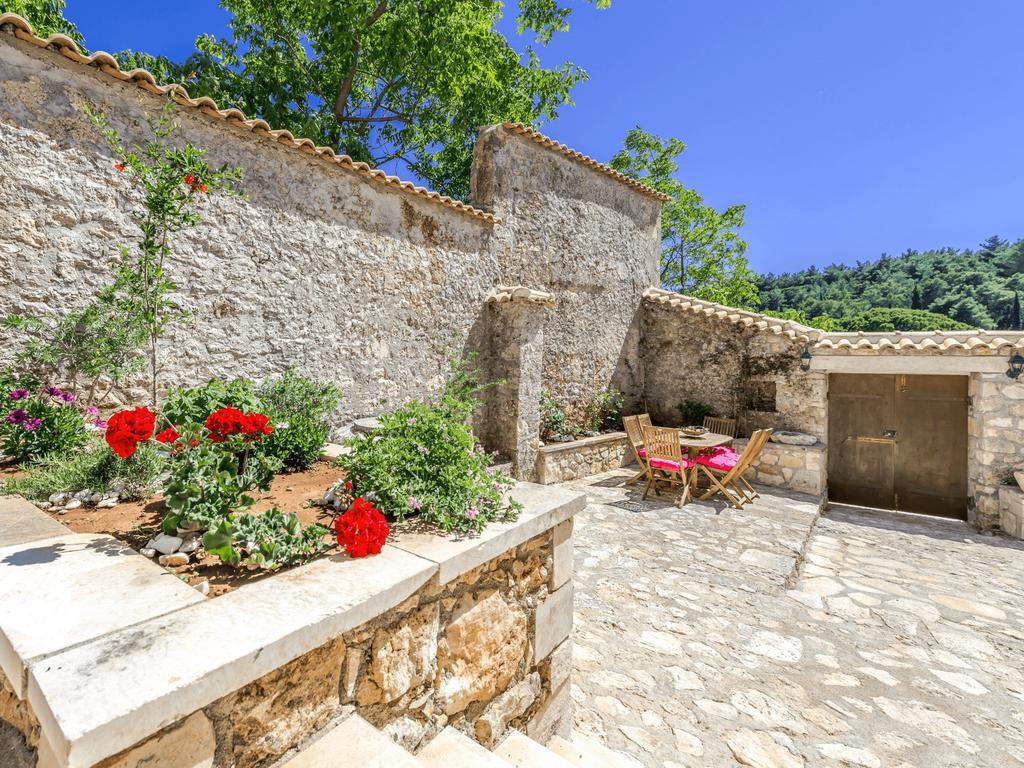 Villa Callisto- Elegant Restored Villa With Pool Yírion Екстериор снимка